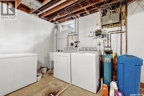2118 Elderkin Drive E, Regina, SK - Indoor Photo Showing Laundry Room