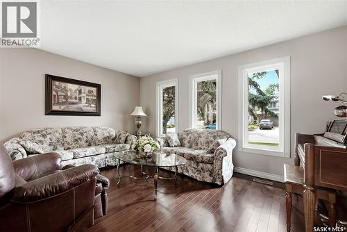 2118 Elderkin Drive E, Regina, SK - Indoor Photo Showing Living Room