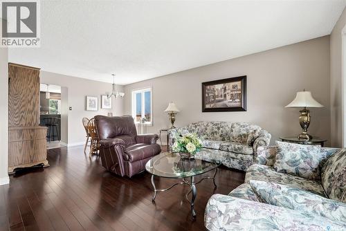 2118 Elderkin Drive E, Regina, SK - Indoor Photo Showing Living Room