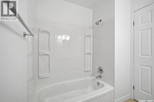 9 1128 Mckercher Drive, Saskatoon, SK - Indoor Photo Showing Bathroom