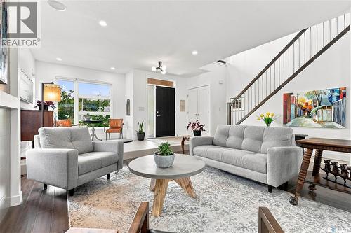 1210 Broadway Avenue, Saskatoon, SK - Indoor Photo Showing Living Room