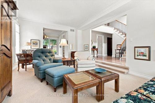 1721 Medallion Court, Mississauga, ON - Indoor Photo Showing Living Room