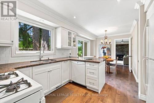 1721 Medallion Court, Mississauga, ON - Indoor Photo Showing Kitchen