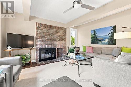 1721 Medallion Court, Mississauga, ON - Indoor Photo Showing Living Room With Fireplace