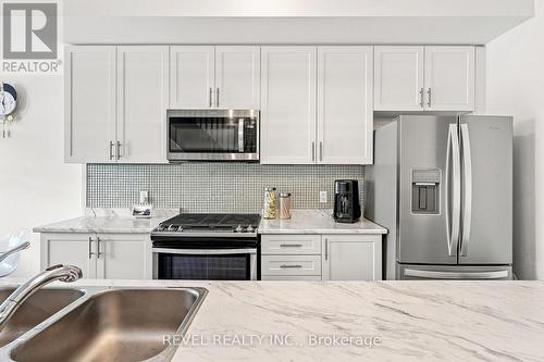 23 - 261 Skinner Road, Hamilton, ON - Indoor Photo Showing Kitchen With Upgraded Kitchen