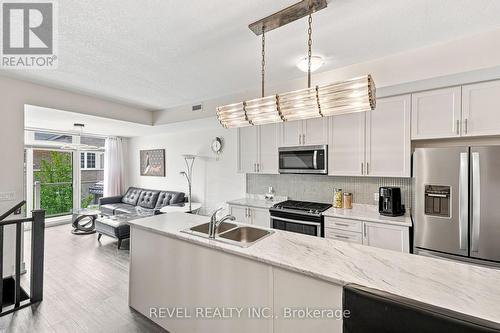 23 - 261 Skinner Road, Hamilton, ON - Indoor Photo Showing Kitchen With Double Sink With Upgraded Kitchen