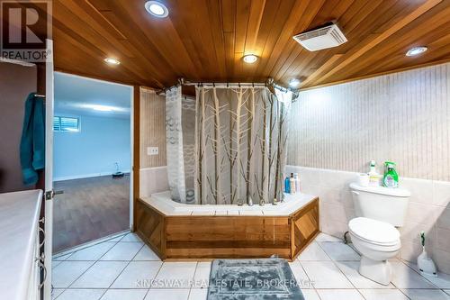 556 Barton Street E, Hamilton, ON - Indoor Photo Showing Bathroom