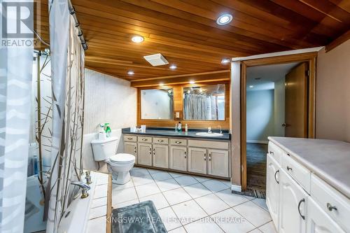 556 Barton Street E, Hamilton, ON - Indoor Photo Showing Bathroom