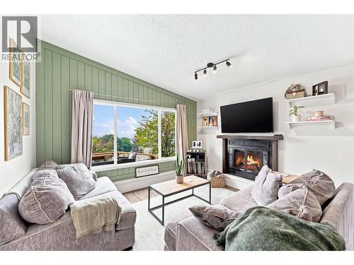 1979 Harrison Way, Kamloops, BC - Indoor Photo Showing Living Room With Fireplace