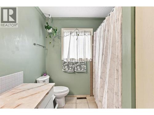 1979 Harrison Way, Kamloops, BC - Indoor Photo Showing Bathroom