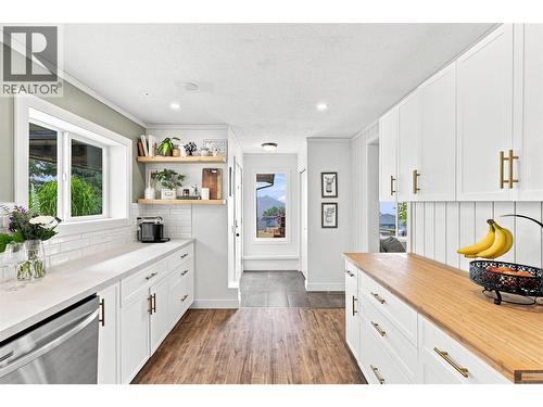 1979 Harrison Way, Kamloops, BC - Indoor Photo Showing Kitchen