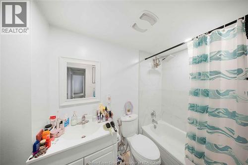 771 Chilver Road, Windsor, ON - Indoor Photo Showing Bathroom