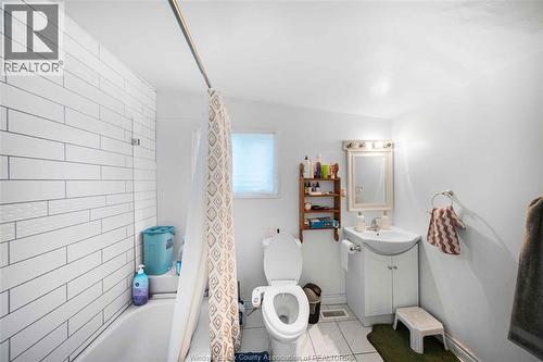 771 Chilver Road, Windsor, ON - Indoor Photo Showing Bathroom
