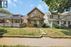 421 ELM AVENUE Windsor, ON N9A 5H2