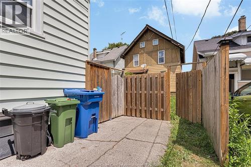 421 Elm Avenue, Windsor, ON - Outdoor With Exterior