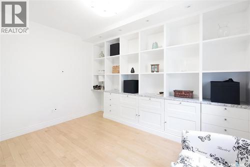2206 Assiniboine Avenue E, Regina, SK - Indoor