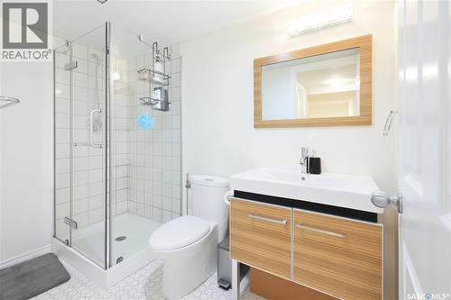 2206 Assiniboine Avenue E, Regina, SK - Indoor Photo Showing Bathroom