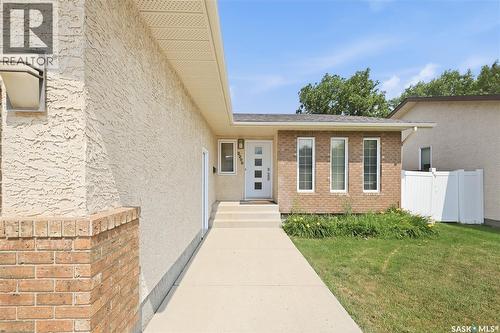 2206 Assiniboine Avenue E, Regina, SK - Outdoor