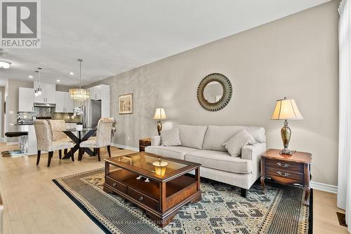 540 Silverbell Crescent, Ottawa, ON - Indoor Photo Showing Living Room