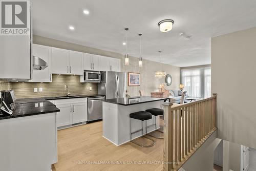 540 Silverbell Crescent, Ottawa, ON - Indoor Photo Showing Kitchen With Upgraded Kitchen