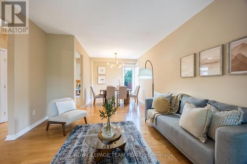 60 Woliston Crescent, Ottawa, ON - Indoor Photo Showing Living Room