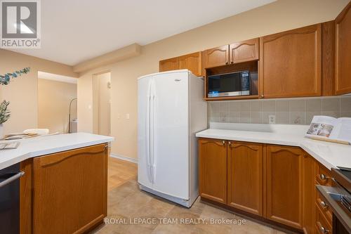 60 Woliston Crescent, Ottawa, ON - Indoor Photo Showing Kitchen