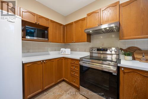 60 Woliston Crescent, Ottawa, ON - Indoor Photo Showing Kitchen