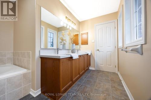 60 Woliston Crescent, Ottawa, ON - Indoor Photo Showing Bathroom