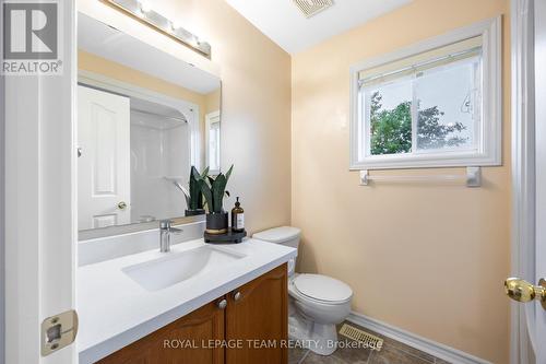 60 Woliston Crescent, Ottawa, ON - Indoor Photo Showing Bathroom