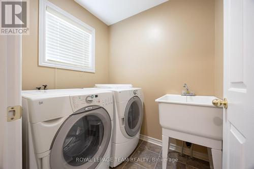 60 Woliston Crescent, Ottawa, ON - Indoor Photo Showing Laundry Room