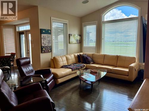 10170 Wascana Estates, Regina, SK - Indoor Photo Showing Living Room