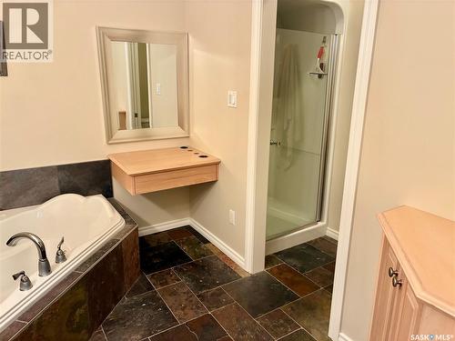 10170 Wascana Estates, Regina, SK - Indoor Photo Showing Bathroom