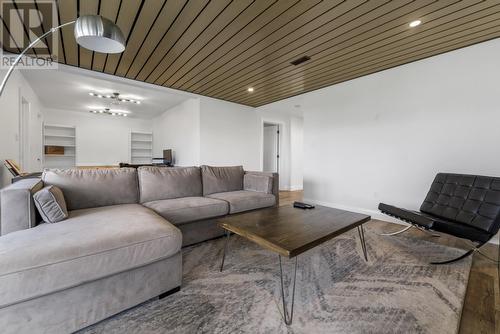 5 Kinglet Way, Conception Bay South, NL - Indoor Photo Showing Living Room