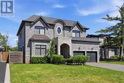 584 WEYNWAY COURT Oakville, ON L6L 4G7