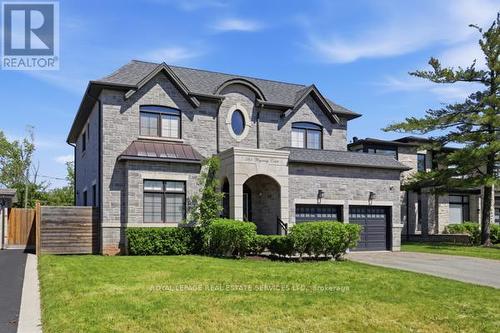 584 WEYNWAY COURT  Oakville, ON L6L 4G7