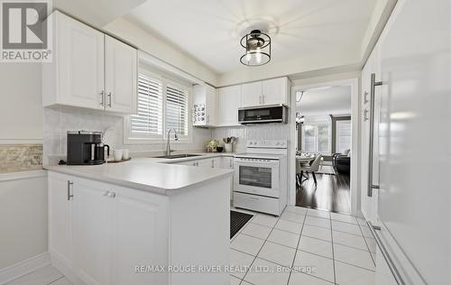 32 Patrick Drive, Whitby, ON - Indoor Photo Showing Kitchen