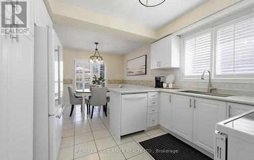 32 Patrick Drive, Whitby, ON - Indoor Photo Showing Kitchen