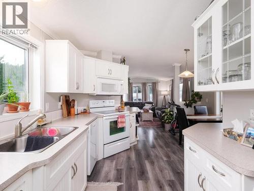 41-4 Prospector Road, Whitehorse, YT - Indoor Photo Showing Kitchen With Double Sink