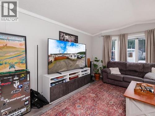 41-4 Prospector Road, Whitehorse, YT - Indoor Photo Showing Living Room