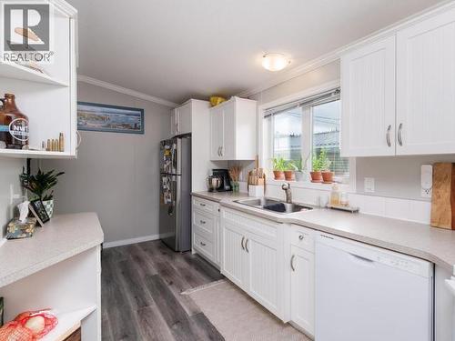 41-4 Prospector Road, Whitehorse, YT - Indoor Photo Showing Kitchen With Double Sink