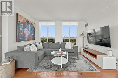 Family - 1908 - 2285 Lake Shore Boulevard W, Toronto, ON - Indoor Photo Showing Living Room