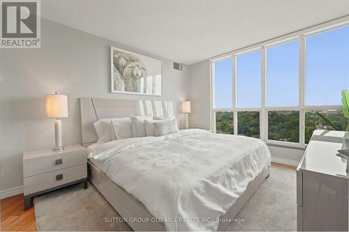 King Size Primary Bedroom - 1908 - 2285 Lake Shore Boulevard W, Toronto, ON - Indoor Photo Showing Bedroom