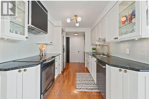 Kitchen - 1908 - 2285 Lake Shore Boulevard W, Toronto, ON - Indoor Photo Showing Kitchen With Upgraded Kitchen