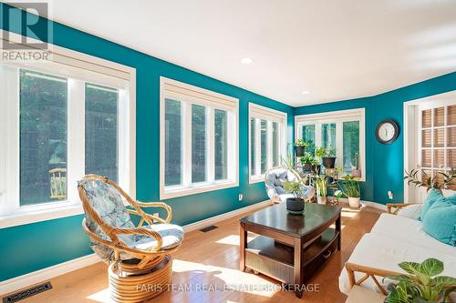 91 Maryjane Road, Tiny, ON - Indoor Photo Showing Living Room