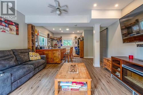 1819 Old Second Road S, Springwater, ON - Indoor Photo Showing Living Room