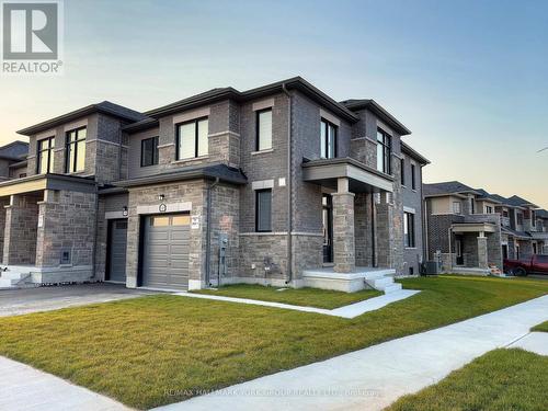 145 FENCHURCH MANOR  Barrie, ON L9J 0X1