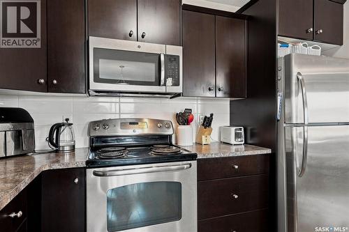615 Peters Street, Warman, SK - Indoor Photo Showing Kitchen