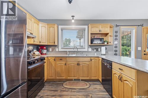 414 Sumner Lane, Saskatoon, SK - Indoor Photo Showing Kitchen