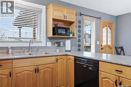 414 Sumner Lane, Saskatoon, SK - Indoor Photo Showing Kitchen With Double Sink
