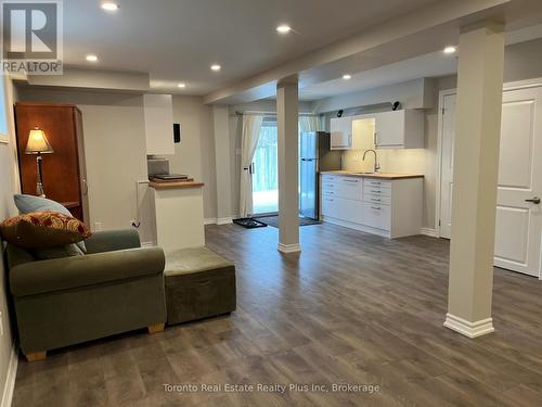 21 Nicholson Drive, Barrie, ON - Indoor